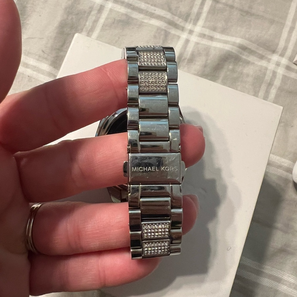 Michael Kors Access Smartwatch – Silver Tone – Includes Box, Charger & Manuals - Picture 5 of 11